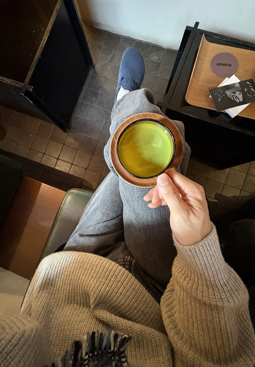 enjieLou's tweet image. Another café update from Jongdae today! He's drinking matcha instead of coffee 😆