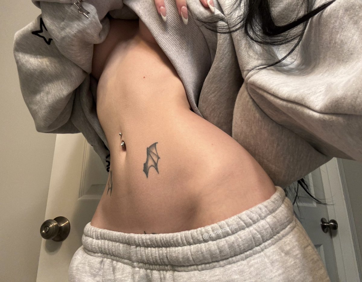 deftmoons's tweet image. i’m super duper single btw