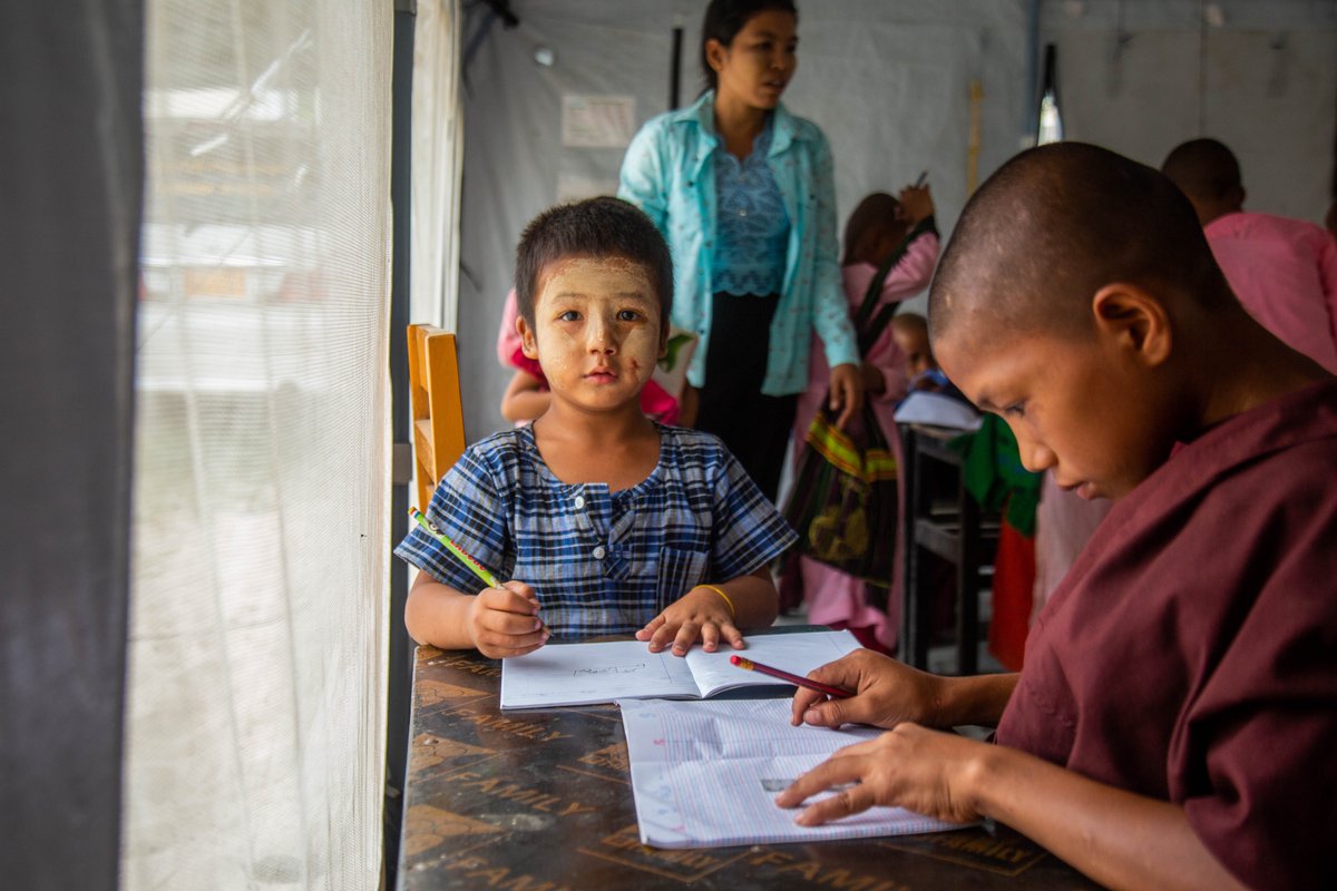 UNICEFMyanmar's tweet photo. Even in the hardest moments, education gives children hope. 📚
It helps them learn, grow and imagine a better tomorrow, for themselves and their communities.
Every child deserves the chance to learn. Every chance builds their future.
#ForEveryChild #EveryChance #EveryFuture
@UNICEFEducation