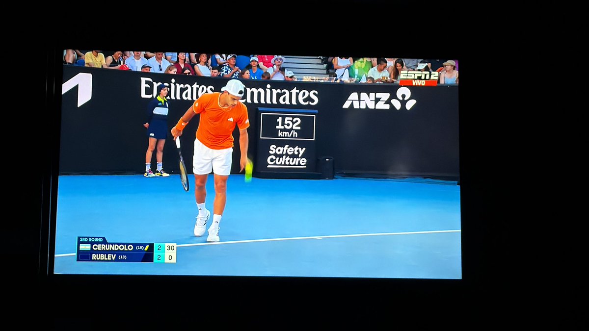 alejarc's tweet photo. #ModoZombie Apoyando a @FranCerundolo desde Colombia 🇨🇴 con los mejores @LuisAlvarez_1 y @JoseLuisClerc #AustralianOpenNaESPN @ESPNtenis 💪 https://t.co/LLoxAVS1OO