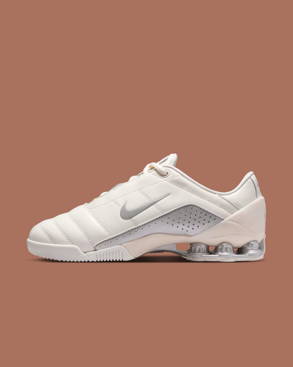 Preserving iconic DNA from the Total 90 and adding the supremely cushioned Shox technology.

The Women's Total 90 Shox Magia 'Sail and Metallic Silver'

Available at 10am ET 🇺🇸

go.nike.com/0yd-YmRQW-U