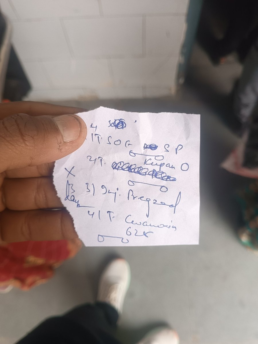 NarayanhariSha6's tweet photo. माननीय @brajeshpathakup उपमुख्यमंत्री महोदय शाहबाद सामुदायिक स्वास्थ्य केंद्र जिला रामपुर में डॉक्टर हयात जारा के द्वारा मेडिकल से दवाईयां लिखी जा रही हैं जो काफी महंगी आ रही हैं जिससे गरीबों को धन हानि हो रही है 
@RampurDm @myogiadityanath 
@kpmaurya1 @narendramodi https://t.co/nKSQy7peZO