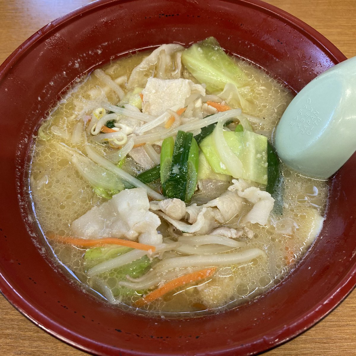 edgetrax's tweet image. 昨日のランチ　一番
唐揚げ炒飯と豚汁ミニ
肉野菜炒めをぶち込んだとしか思えない
豚汁が実に良い