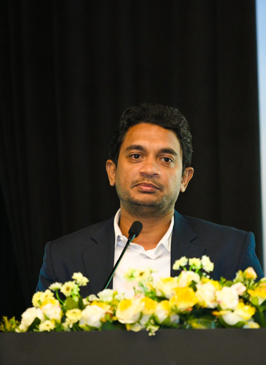 ErangaWeraratne's tweet photo. At the EDB National Consultation Forum on the "Strategic Export Development Path,"
I highlighted that 70% of global trade growth is now driven by digital technology. To win internationally, Sri Lankan exporters must be digitally empowered!
#LKA #DigitalEconomy #ExportSL https://t.co/9qxLkCTtv6