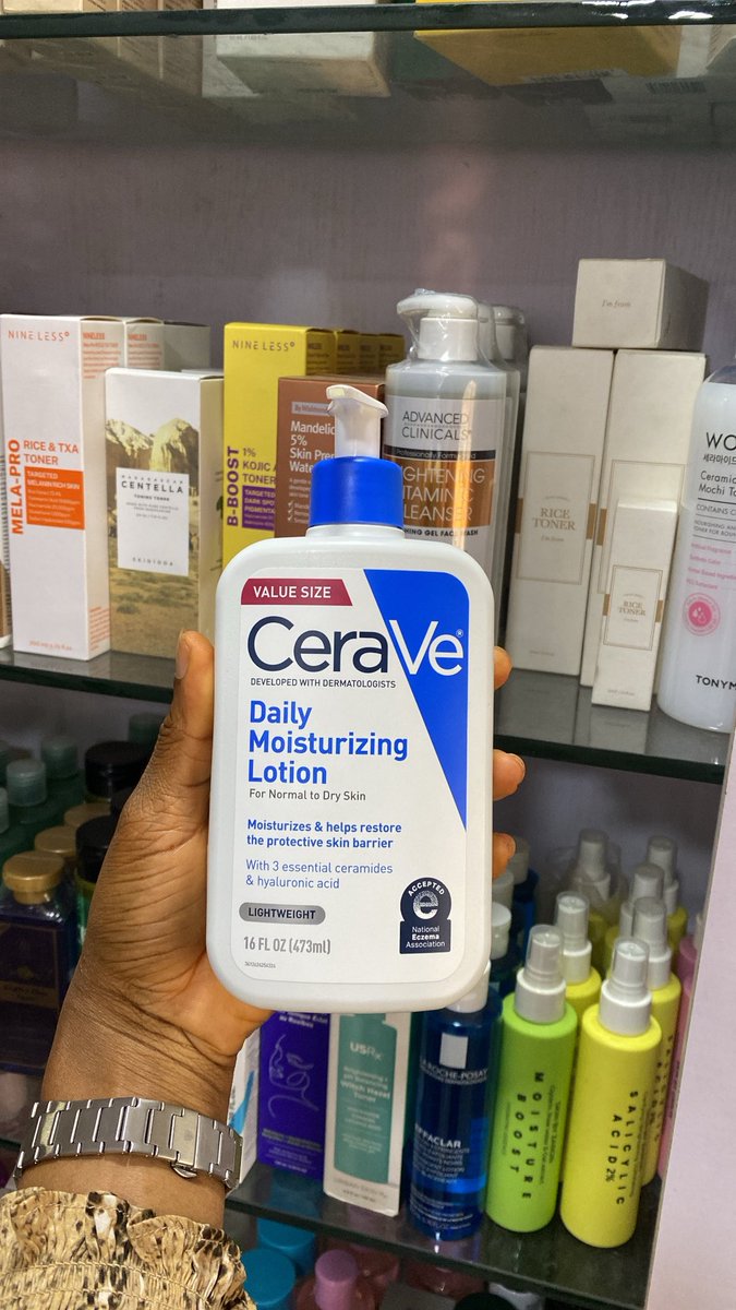 Lumiviveessence's tweet image. 🌟Everything your skin needs this harmattan season 💧
Available for immediate delivery zero delays!
Don’t rely on body oil alone...get real moisture 🧴✨