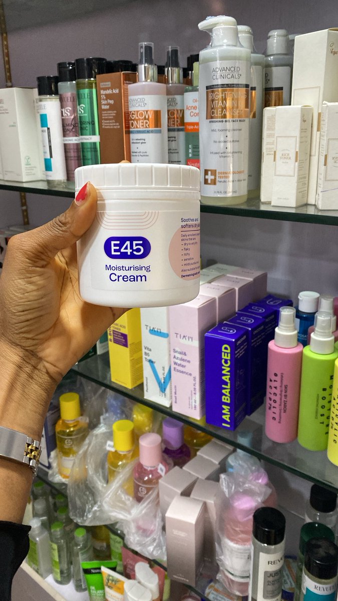 Lumiviveessence's tweet image. 🌟Everything your skin needs this harmattan season 💧
Available for immediate delivery zero delays!
Don’t rely on body oil alone...get real moisture 🧴✨