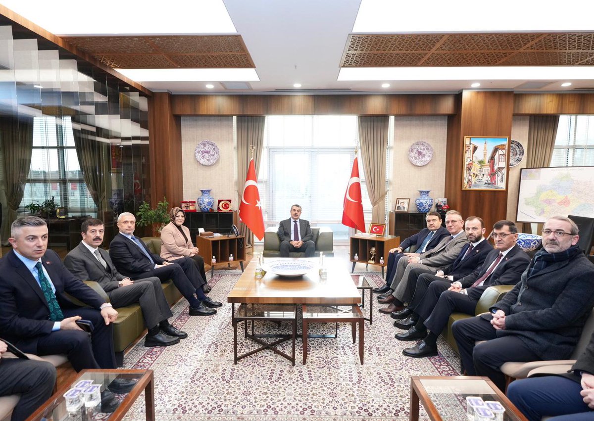 📍 Kütahya

Kütahya Valiliğimizi ziyaret ederek Valimiz Sayın Musa Işın ile bir araya geldik. İlimiz genelinde hayata geçirdiğimiz ve planladığımız eğitim yatırımları üzerine fikir alışverişinde bulunduk.

Değerli Valimize eğitime verdikleri destek ve nazik ev sahiplikleri için