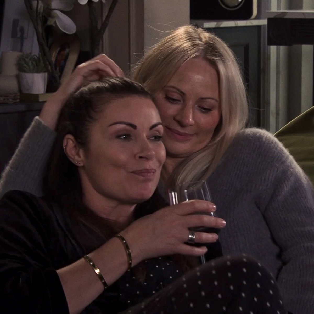 carlasbarlow's tweet image. happiness looks sooo good on them