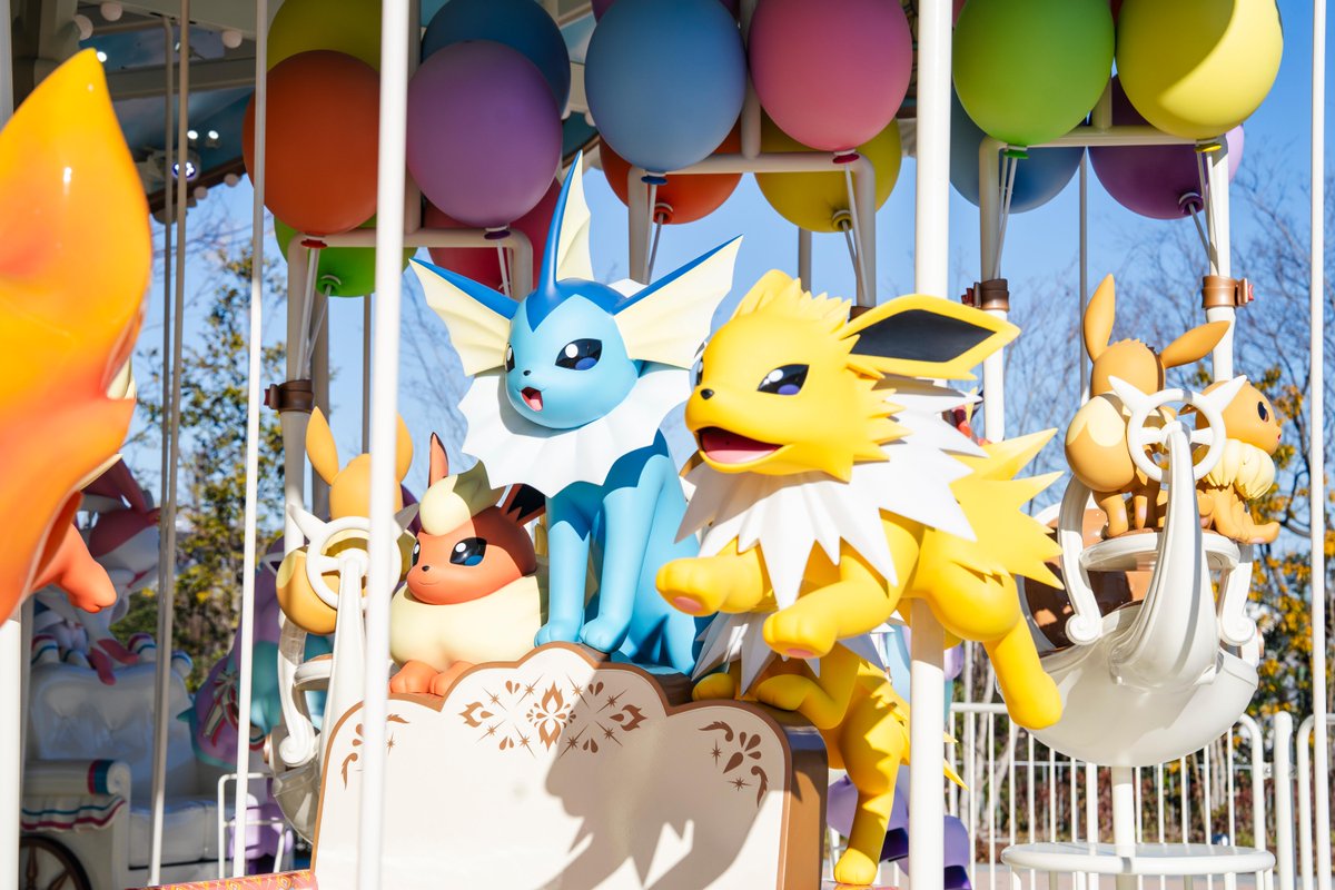 まもなく開園する #ポケパークカントー✨
めちゃかわ #イーブイ たちのメリーゴーランドをじっくりご紹介 💓 
まず #シャワーズ #サンダース #ブースター はこちら！ 
元気いっぱいなみんなの表情がかわいいね 🎶 
pokepark-kanto.co.jp/ppark/attracti…
#Eevee #Vaporeon #Jolteon #Flareon