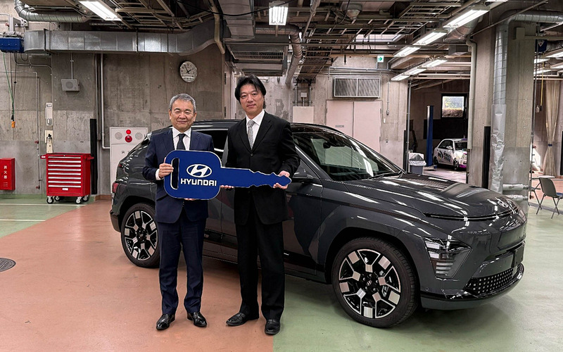 car_watch's tweet image. ヒョンデ、日本工学院八王子専門学校へコンパクトSUV「コナ」を寄贈 car.watch.impress.co.jp/docs/news/2080… #KONA #ヒョンデ