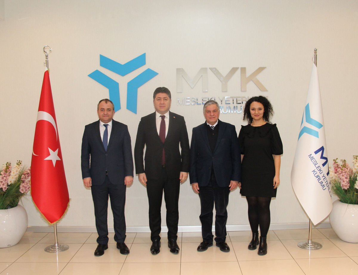 gundermym's tweet photo. 📢☀️Mesleki Yeterlilik Kurumu Başkanı Sayın Aşkın Tören’i, GÜNDER Yönetim Kurulu Başkanımız Sayın Mehmet İzzet Özaydın ile birlikte ziyaret ettik. Yeni görevinde başarılar dilerken, sektörümüzle ilgili verimli bir görüşme gerçekleştirdik. @myksosyalmedya @GunderSolar @gundermym https://t.co/EADzRBodPy