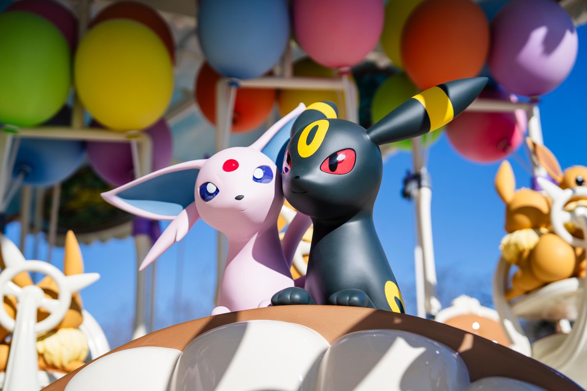 まもなく開園する #ポケパークカントー✨
めちゃかわ #イーブイ たちのメリーゴーランドをじっくりご紹介 💓 
つぎに #エーフィ #ブラッキー はこちら！ 
しっぽのおそろいのリボンもかわいいね 🎀 
pokepark-kanto.co.jp/ppark/attracti…
#Eevee #Espeon #Umbreon