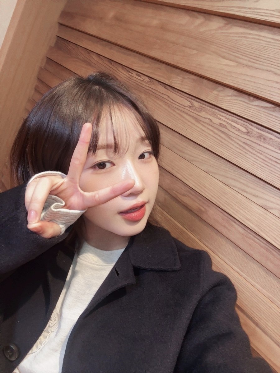 CYooJung_offcl's tweet photo. [📸] 260125 MBC FM4U #정오의희망곡김신영입니다

한주의 마무리를 기분 좋게 물들인 시간🌿
다채로운 매력으로 라디오 부스를 가득 채운
유정이의 선물 같은 셀카와 함께하세요💗

#최유정 #CHOIYOOJUNG https://t.co/Gg3fBiZFC6