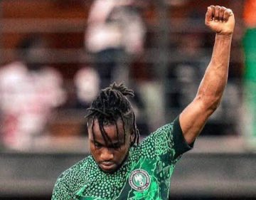 julsdegreat's tweet image. We should be lifting each other up and cheering each other on, not trying to outshine one another. The sky would be awfully dark with one star. 🌒

Good morning Mutuals!🫶🏽💕