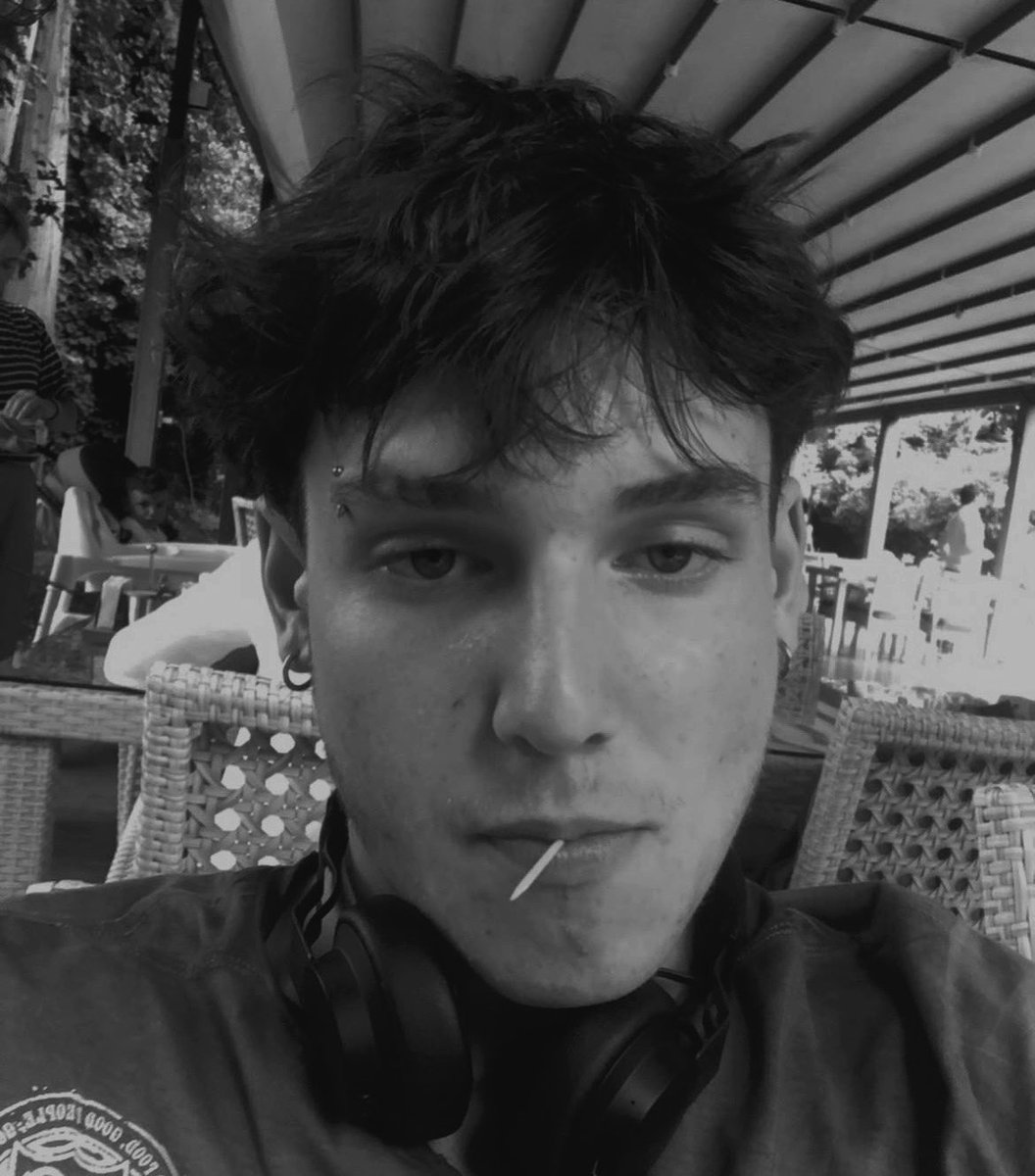 𝑑𝑎𝑚 tweet media