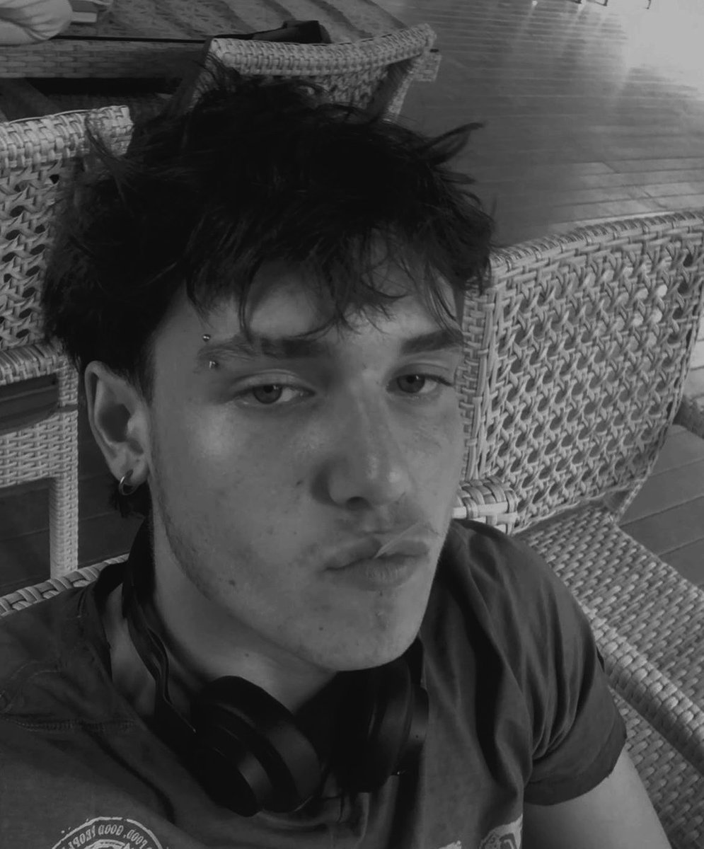 𝑑𝑎𝑚 tweet media