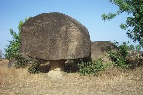 elysiumtoursgh's tweet photo. The Mushroom Rock in Wuling, Upper West Region, Ghana 🇬🇭
#elysiumtoursgh
#creatingmemories
#visitghana
#DecemberInGH https://t.co/f0v3FGnZte