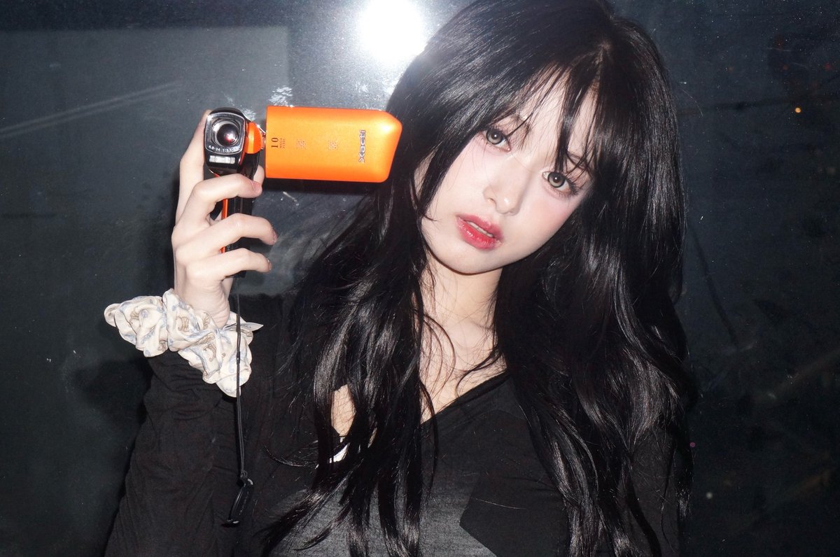 BABYMONSTER_fr's tweet photo. 🧸230126 WEVERSE Ahyeon_
Courage encore aujourd'hui 🫧
#AHYEON #BABYMONSTER #베이비몬스터 https://t.co/x5xE2PXFUW