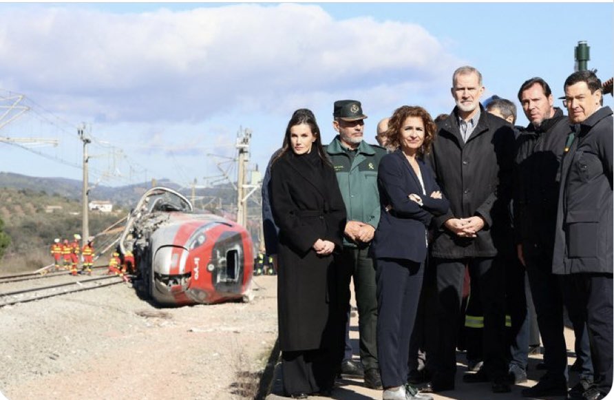 MercheRaquel's tweet image. “Señor rey” no existe como tal.. es un globalista y sirve a la agenda 20 30 . Para mí no es “señor ni tampoco rey” su padre y su madre sido lo fueron y lo son.