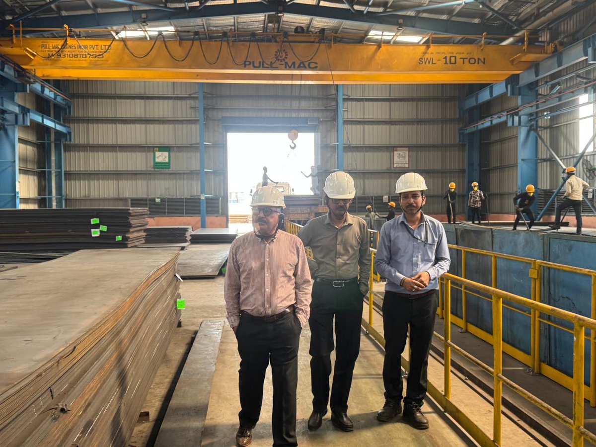 InterarchPEB's tweet photo. Leadership on ground, progress in action.
Our MD, Mr. Arvind Nanda, during his visit to #InterarchAndhraPradesh #HeavyStructurePlant, engaging with teams and reviewing the #projectworkinprogress.
#InterarchBuildingSolutions #HeavyStructures #ManufacturingExcellence https://t.co/FnCHiNDNAQ