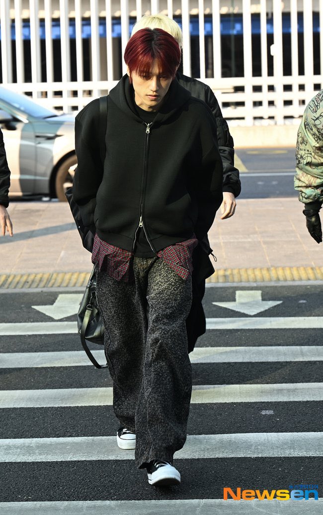 httpsjordayla's tweet image. i love his outfit its so wooyoung