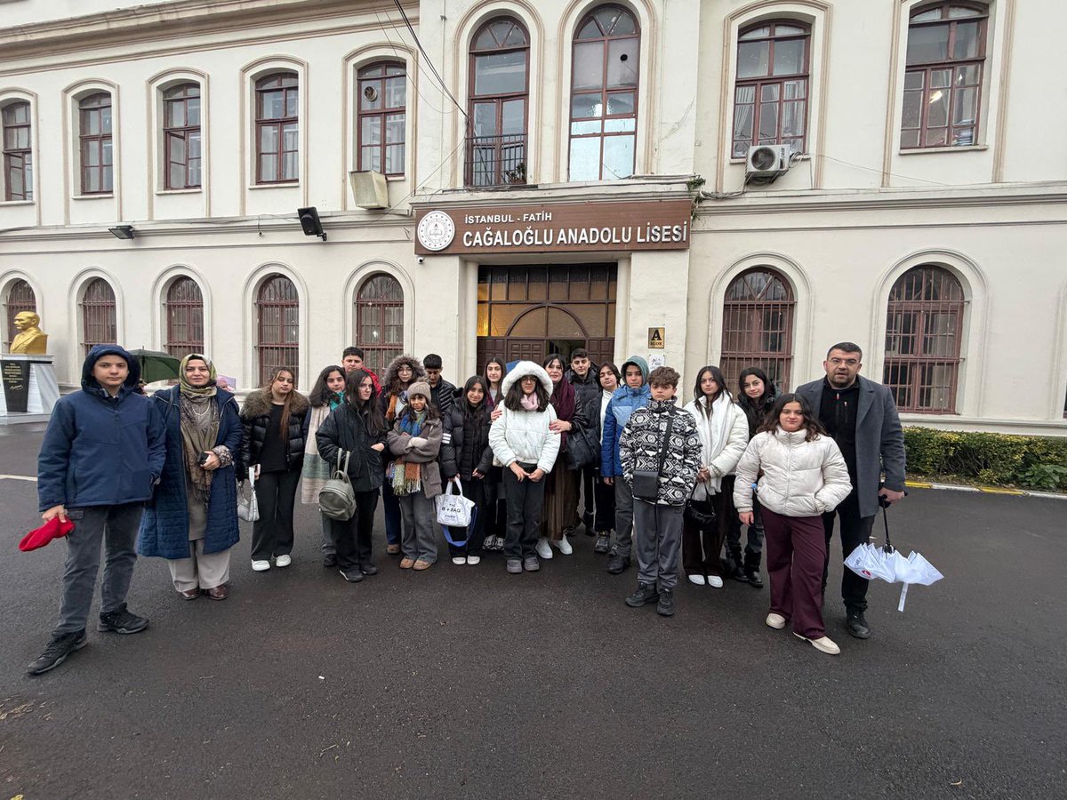 vanbilkoleji's tweet photo. 8. sınıflarımız için her yıl geleneksel olarak düzenlediğimiz “İstanbul Liseleri BİL’iyorum” gezimizi bu yıl da başarıyla gerçekleştirdik. https://t.co/o1TcYiAvU3