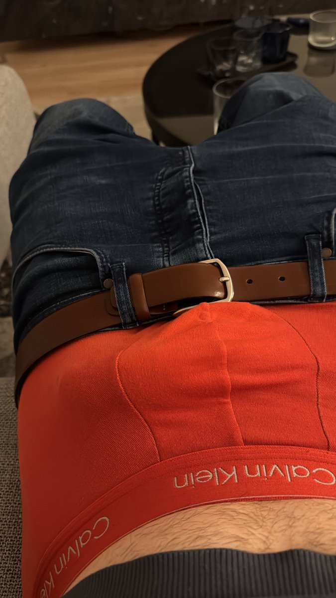 shysaggerboynl's tweet photo. Love these red CKs #saggingpants #sagger #calvinklein https://t.co/N6iSa7yaEY