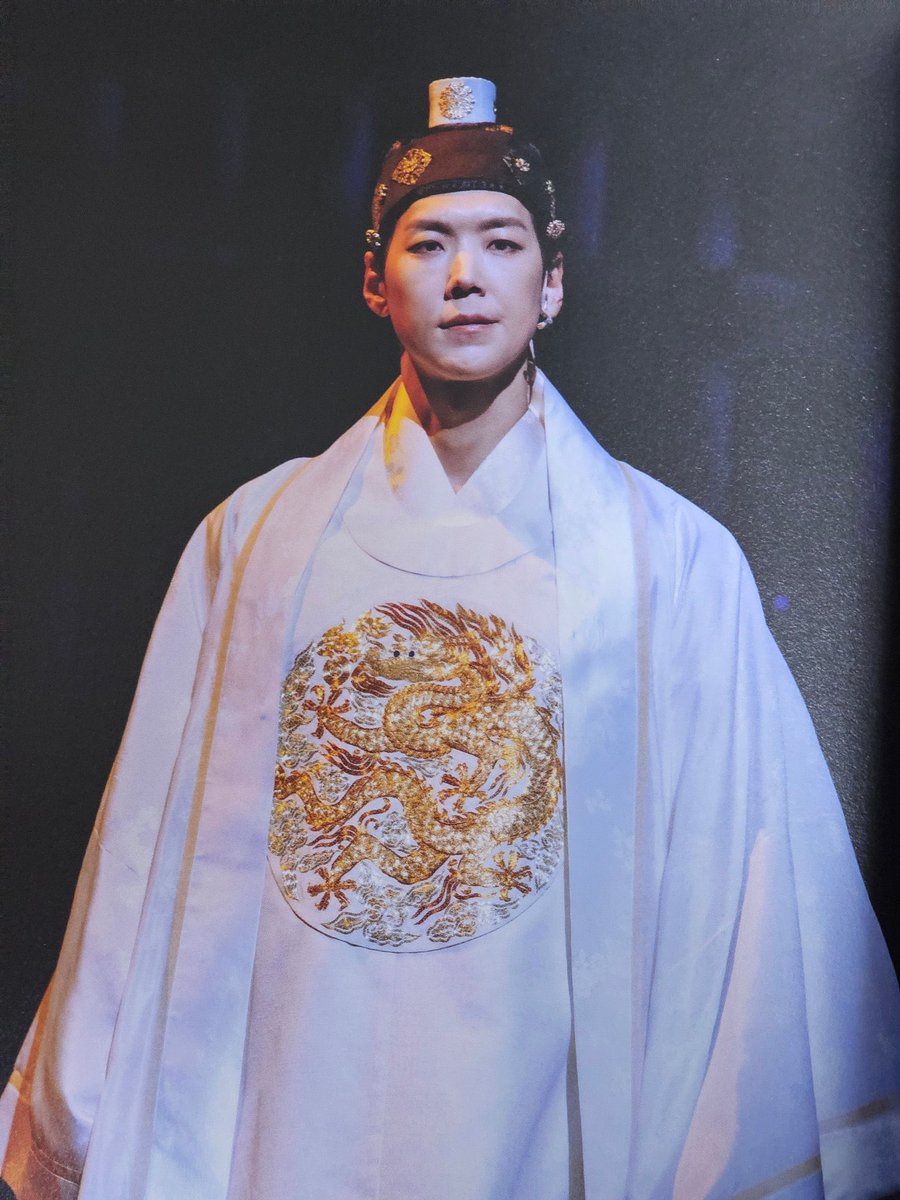 新的白袍娃衣🤤
感觉是不是得加个外套更像一点