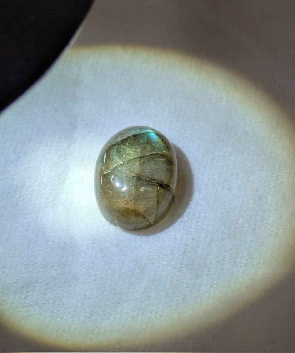 1213Mn's tweet photo. ラブラドライト Labradorite
ムーンストーンと同じグループに属す
長時間日光さらすと変色の恐れあり https://t.co/RCxdAdcU3T