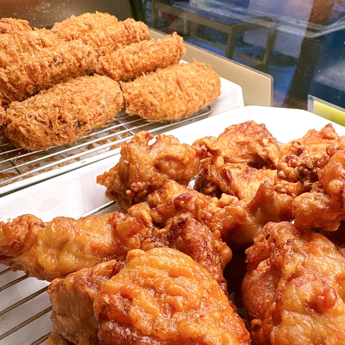 ＊本日のフライ＊
メンチカツ、鶏から揚げ、コロッケ、クリームコロッケ、春巻き、かぼちゃコロッケ