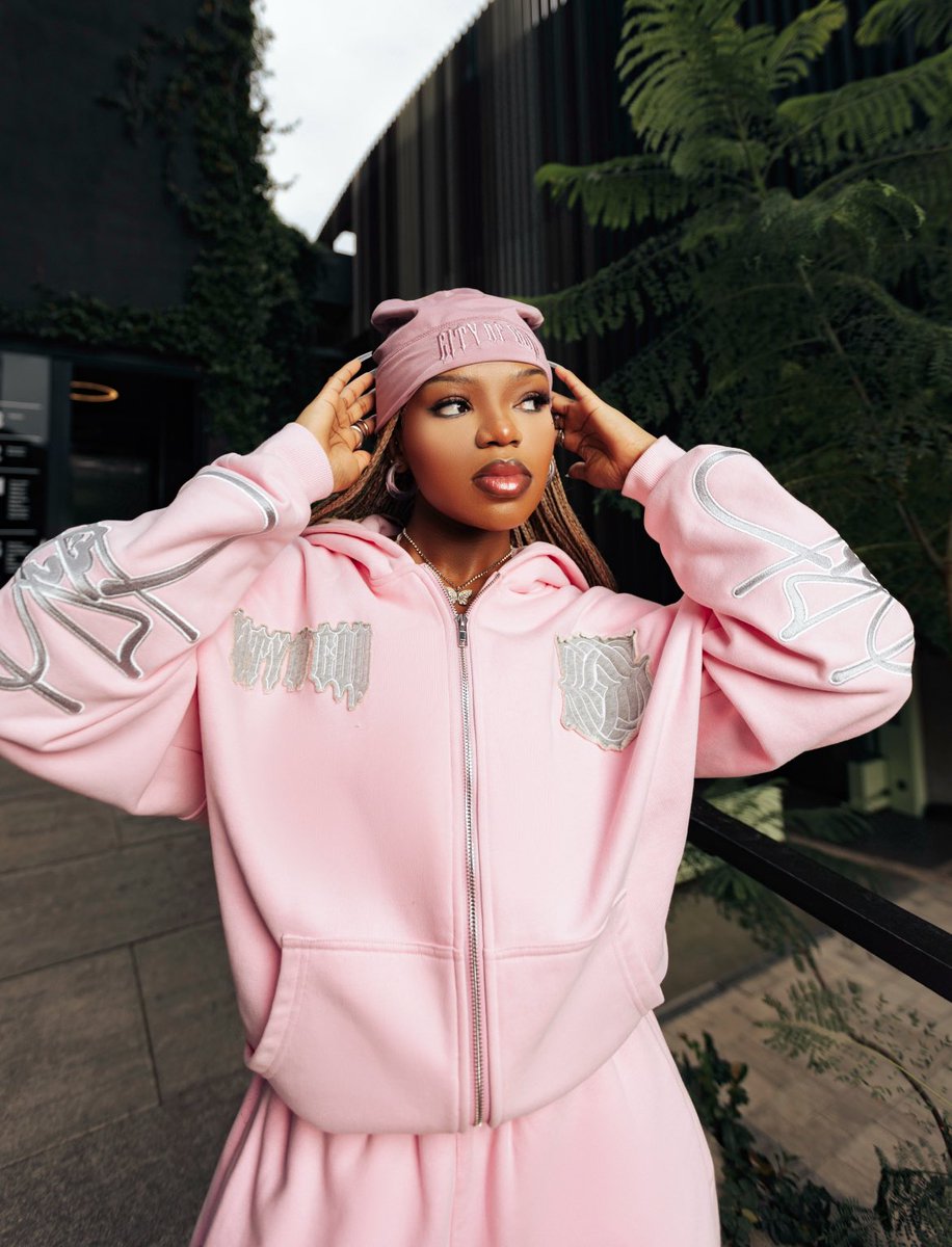 Nigel_veggies's tweet photo. Pink never played it safe.🥶
Heavens COG is dropping a fire pink tracksuit set with a skull cap to match 🩷
Built to stand out. Made to be seen.
Drop date coming soon ⚔️ https://t.co/08QhxlvhyS