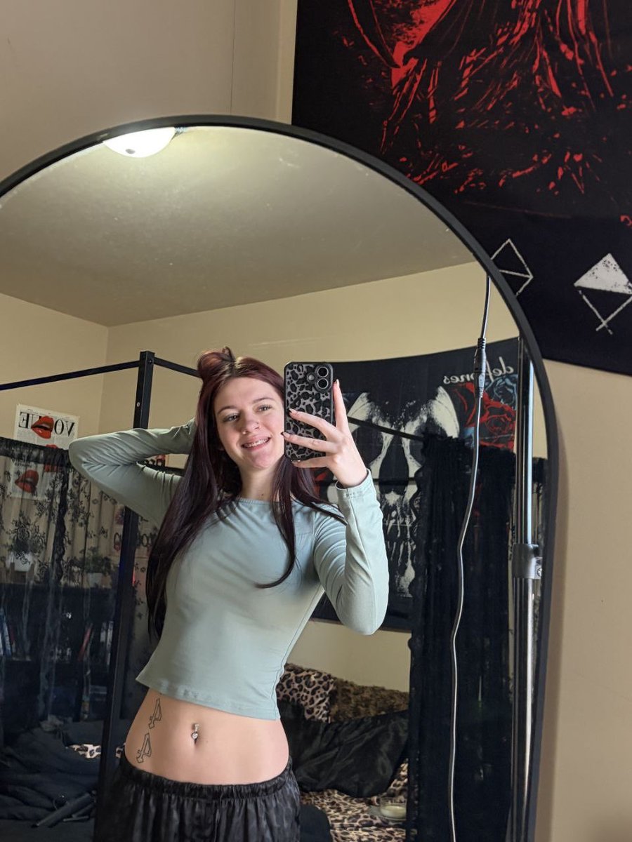 its always "ur beautiful" and never "here's and audio of me whimpering and moaning for u"