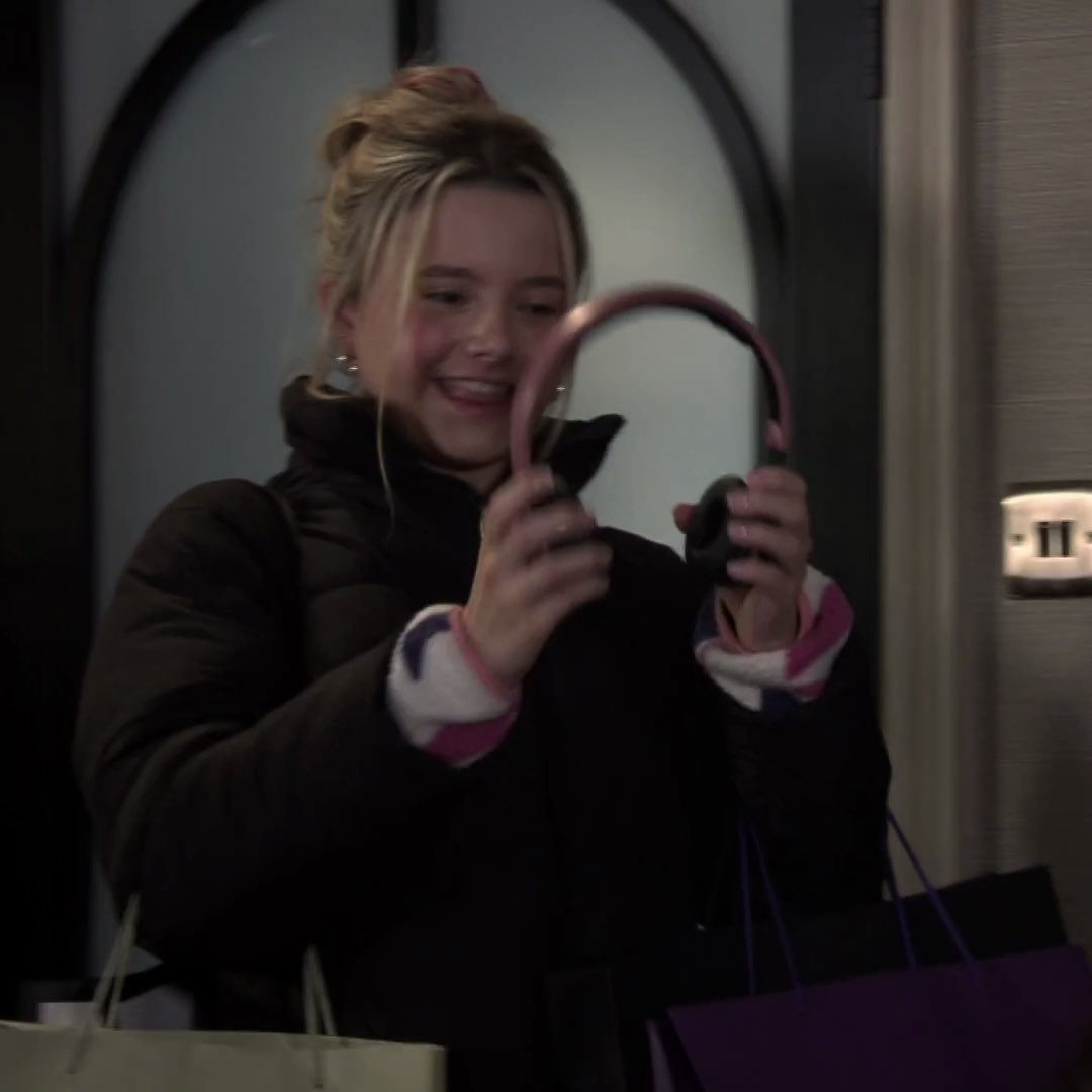 carrlaconnor's tweet image. just a girl and her (incredibly necessary) noise cancelling headphones 🥰