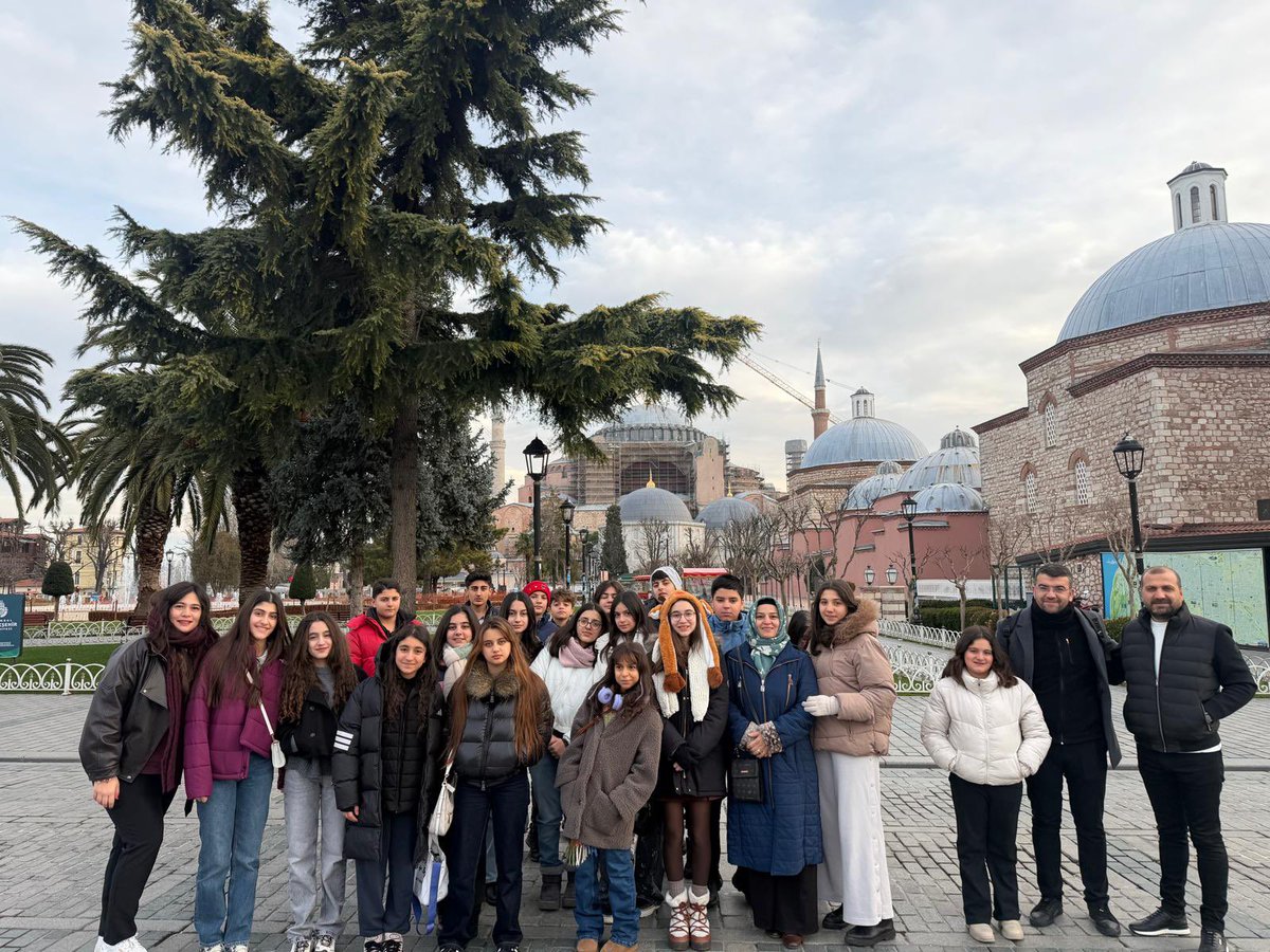 vanbilkoleji's tweet photo. Bu anlamlı gezimizde öğrencilerimizin hafızasında güzel izler bırakan Galatasaray Lisesi, Kabataş Erkek Anadolu Lisesi ve Cağaloğlu Anadolu Lisesi idareci ve öğretmenlerine misafirperverlikleri, ilgileri ve hoşgörüleri için içtenlikle teşekkür ederiz. https://t.co/m3PMyginbH