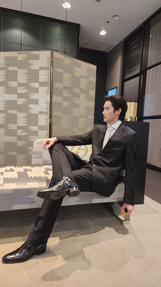 KaoNoppakaoTH's tweet photo. น้องเก้ามาในลุคสูทชุดดำค่ะวันนี้ หล่อมากกก ออร่ามาก🖤✨️

Kao with Armani Prive

#KaoXArmaniPrive https://t.co/BpO3sGKTC5