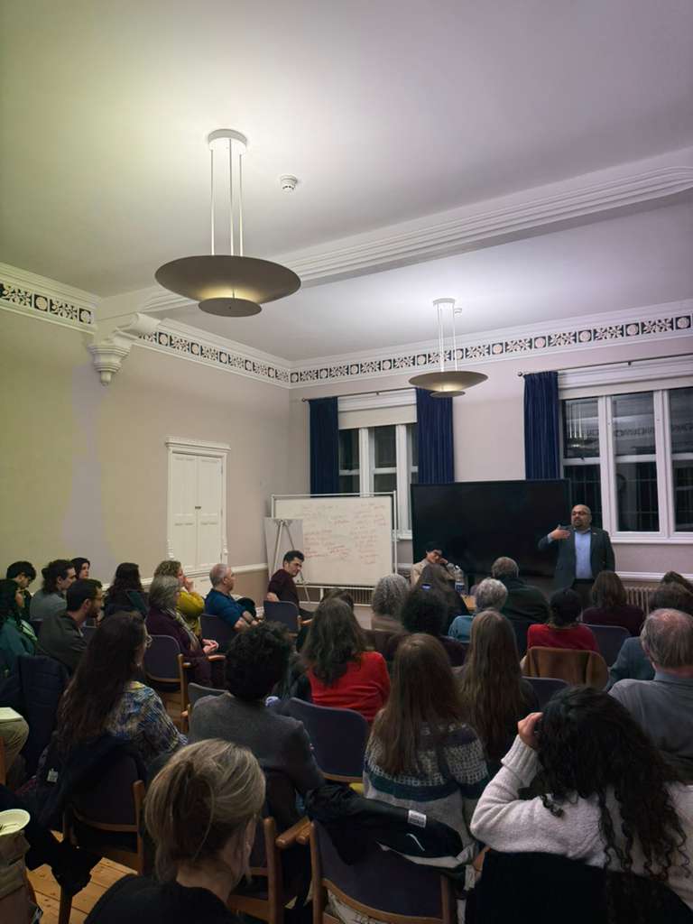 afalkhatib's tweet image. Leaving the United Kingdom with immense gratitude to all who helped make this trip a marvelous success. I met hundreds of community members throughout London, government ministers, members of Parliament, students at Oxford, journalists, businesspeople, philanthropists, and…