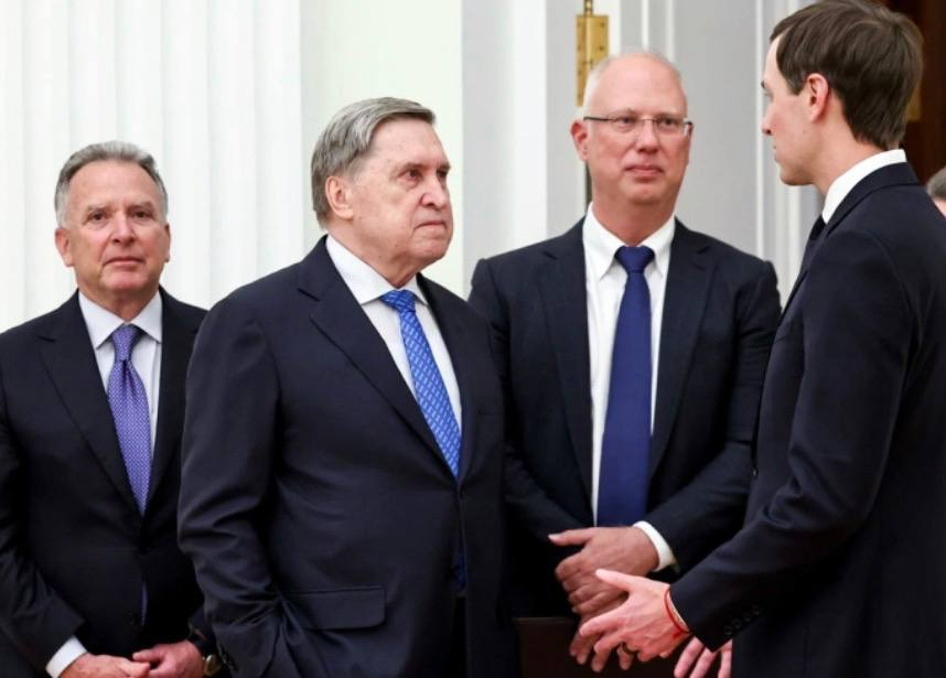 RT by @mikenov: The #Kremlin revealed details of Putin’s talks with a U.S. delegation The talks between Russian President Vladimir #Putin and a U.S. delegation were constructive and extremely frank, stated Yuri Ushakov, an aide to the Russian leader. According to Ushakov, the meeting focused… pic.