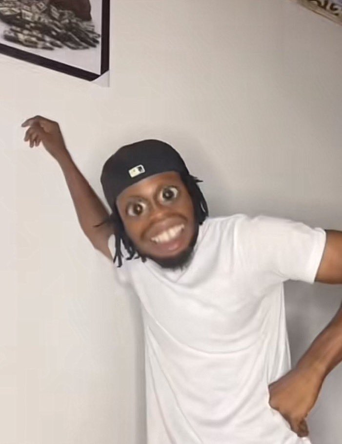 Big_M_001's tweet image. "365 days no dey last again"

 go use am for prison body go tell you 🤧😂😂