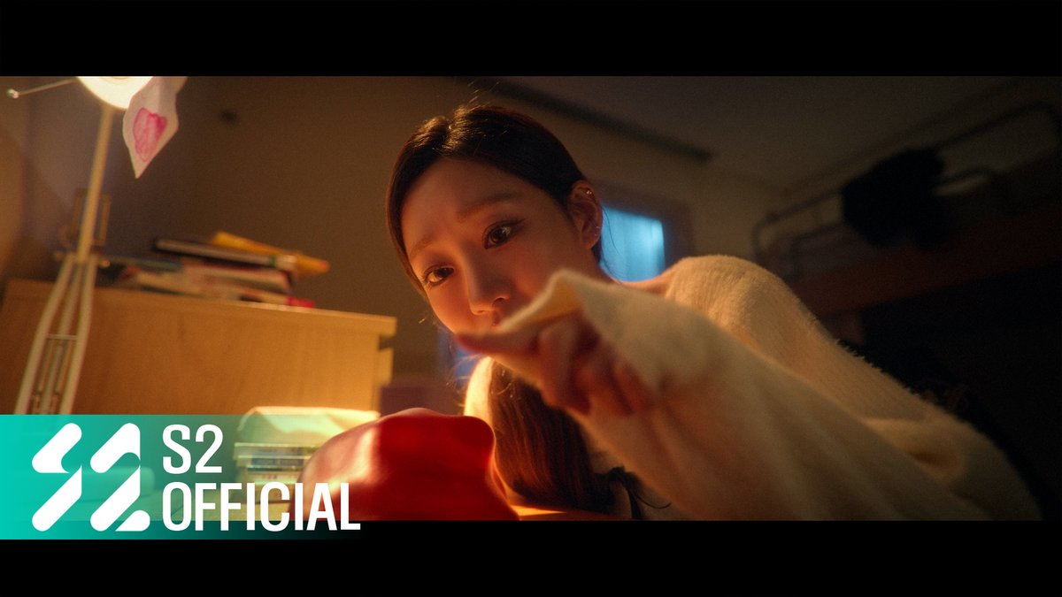 KISSOFLIFE_S2's tweet image. KISS OF LIFE 

GUESS THE NEXT ERA
Ep.1 Prima Contacta - Shhh

youtu.be/COohyPvnG-c

#KISSOFLIFE #키스오브라이프 #KIOF #키오프
#JULIE #NATTY #BELLE #HANEUL
#쥴리 #나띠 #벨 #하늘