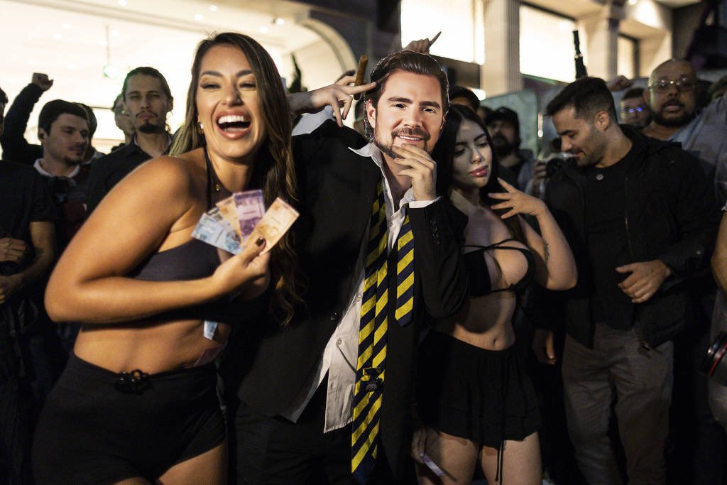 De um lado um dos grandes tarados da nação, controverso e polêmico.

Do outro, apenas o Daniel Vorcaro