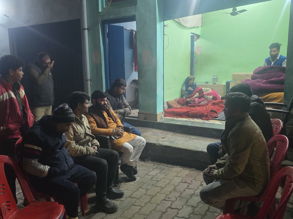 अपनी विधानसभा बीकापुर क्षेत्र अन्तर्गत ड्योढ़ी बाजार निवासी स्व० सुरेश कौशल जी के निधन पर उनके आवास पहुंचकर शोक संवेदना व्यक्त किया।

ईश्वर से प्रार्थना है कि दिवंगत पुण्यात्मा को अपने श्रीचरणों में स्थान दें तथा शोकाकुल परिजनों को संबल प्रदान करें।

ॐ शांति: