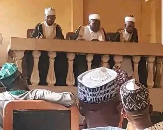 xagreat's tweet image. SHARI'A COURTS HAVE COME TO STAY

Ekiti State Sharia court panel. Muslims have the right to practice their religion. Nigeria is a secular state. No any Isese idol worshipping baskard can stop us from practicing our religion. We are expecting Oyo State and Osun State Sharia panel…