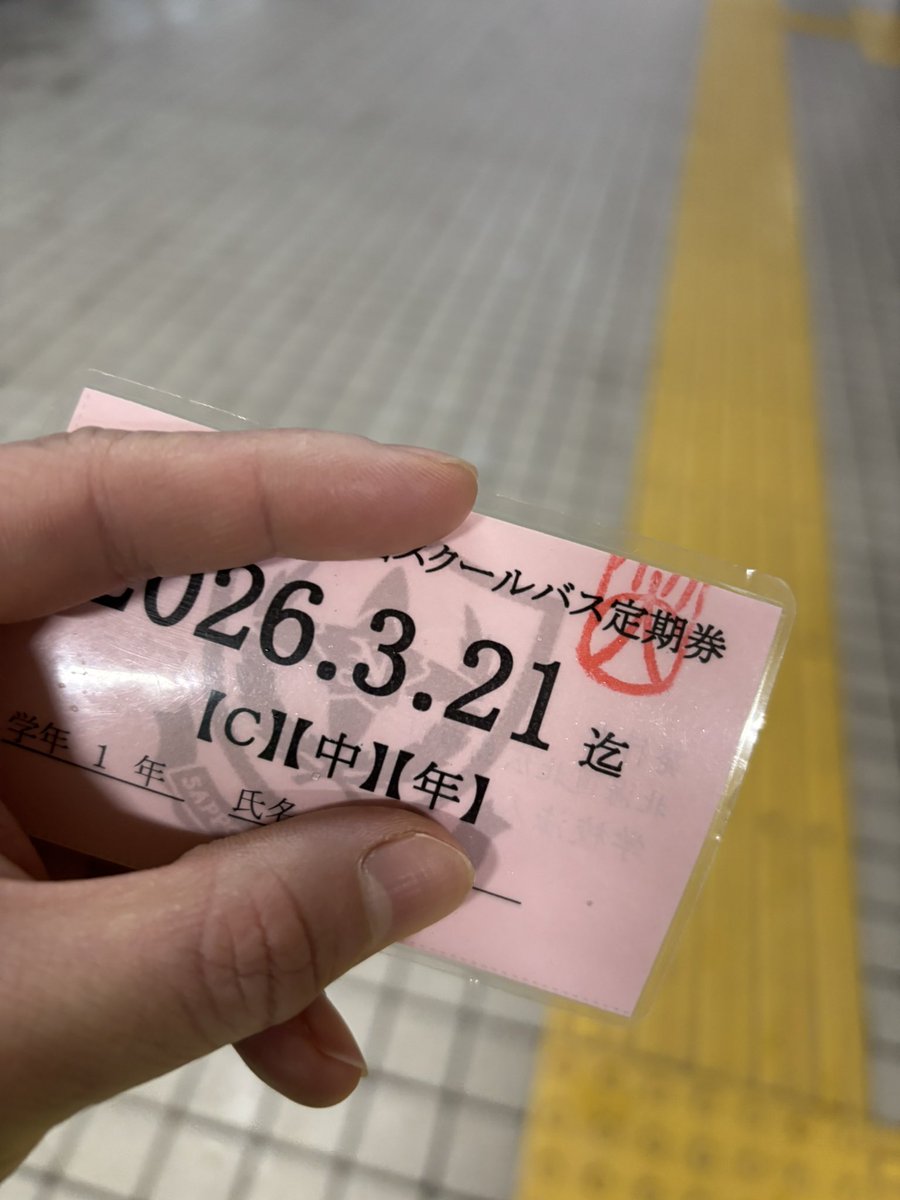 reqn's tweet image. 軽く運動兼ねて雪掻きしようと家の周り道作ってたら隣人ぽい方現れママサンダンプ持ってきて(これはガチの除雪の序章)仲良くなって終わり頃缶コーヒー一緒に白い息吐きながら充実感に浸るであろうセンサーが察知したのですぐ抜けた笑
そして落とし物を届ける👮‍♂️