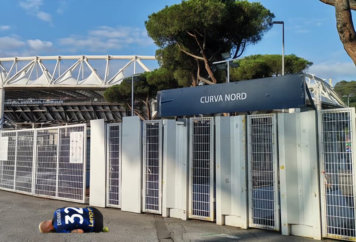 Dobbiamo per forza rispondere all'ultimo comunicato della società, dicendo che noi vorremmo proprio tanto entrare allo stadio a Lazio-Genoa, davvero, tantissimo, ma proprio non possiamo.

Non si può proprio accedere allo stadio, c'è Dimarco a terra.