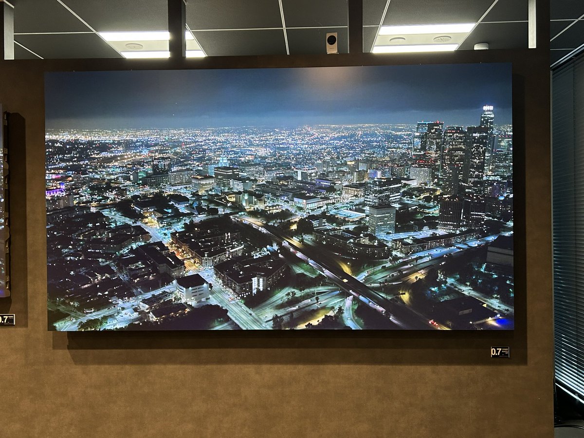 LeyardJapan's tweet image. 今年の予算案をあれこれ考え中💭

せっかくなら、新しいデモコンテンツも作りたいなと思っています。
皆さんは、どんな映像・コンテンツを見てみたいですか？👀
「こんなの見たい！」があれば、ぜひ教えてください！

※👇ショールームに展示中の
Hi-Micro技術採用・0.7mmピッチ製品

#ledsolution