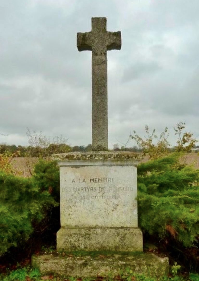 23 janvier 1794, le village de Gonnord est encerclé par la colonne infernale républicaine du général Crouzat. 310 catholiques Vendéens sont enterrés vivants par l'armée de la république, dont deux femmes et trente enfants.