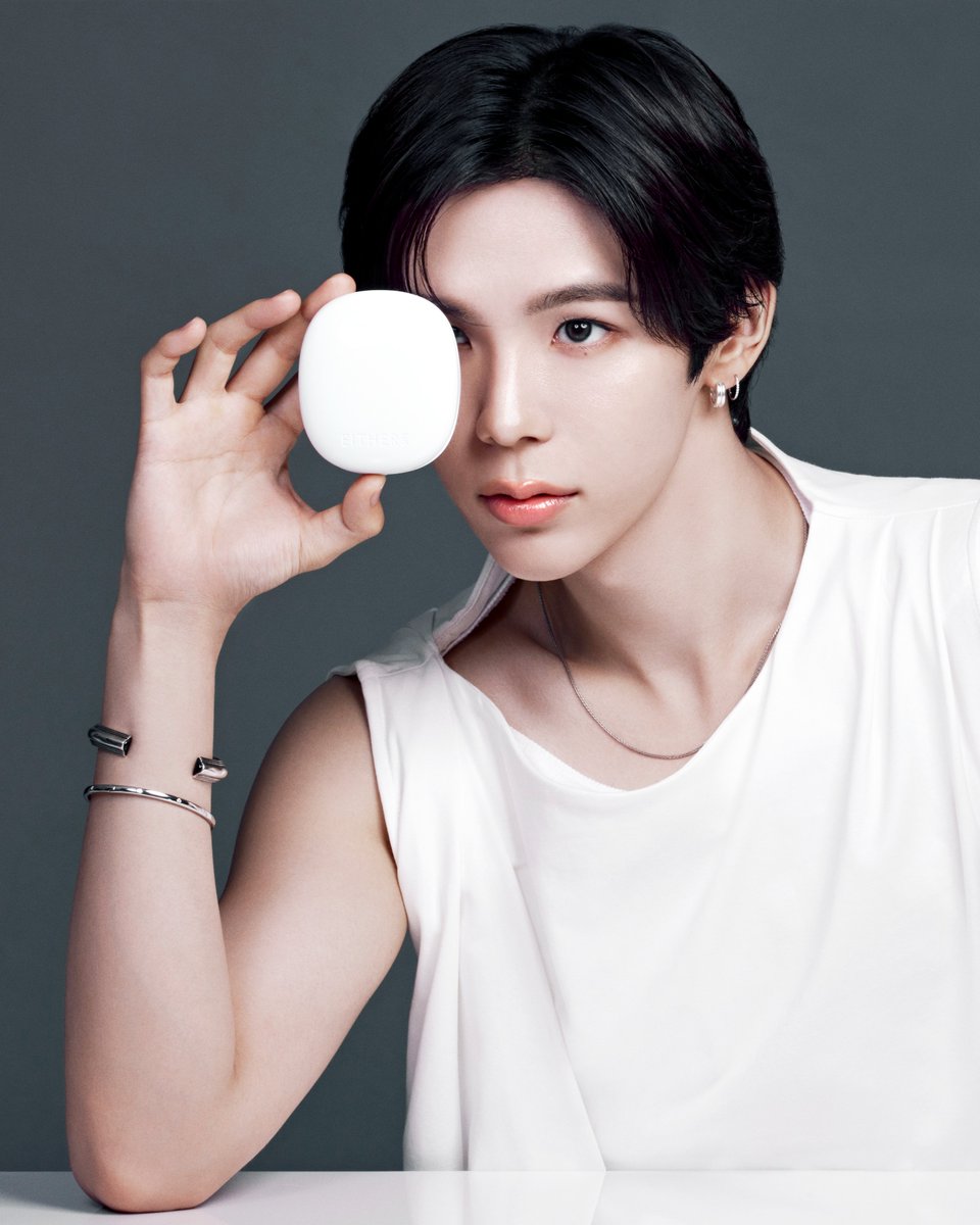 EITHER_and_KR's tweet image. 𝗚𝗟𝗢𝗪 𝗣𝗜𝗫𝗘𝗟 𝗖𝗨𝗦𝗛𝗜𝗢𝗡
𝘄𝗶𝘁𝗵 𝗥𝗜𝗜𝗭𝗘 𝗦𝗛𝗢𝗧𝗔𝗥𝗢

RIIZE 쇼타로 PICK!

촉촉 매끈한 피부로 튜닝 #맑은광채
스킨케어링 성분으로 겹겹이 코팅 #결커버
100시간 지속 스탬프 핏 #픽싱포뮬라
산뜻하게 지속되는 #프레쉬톤

뉴 컬러 포함, 글로우 픽셀 쿠션 6 COLOR
네이버…