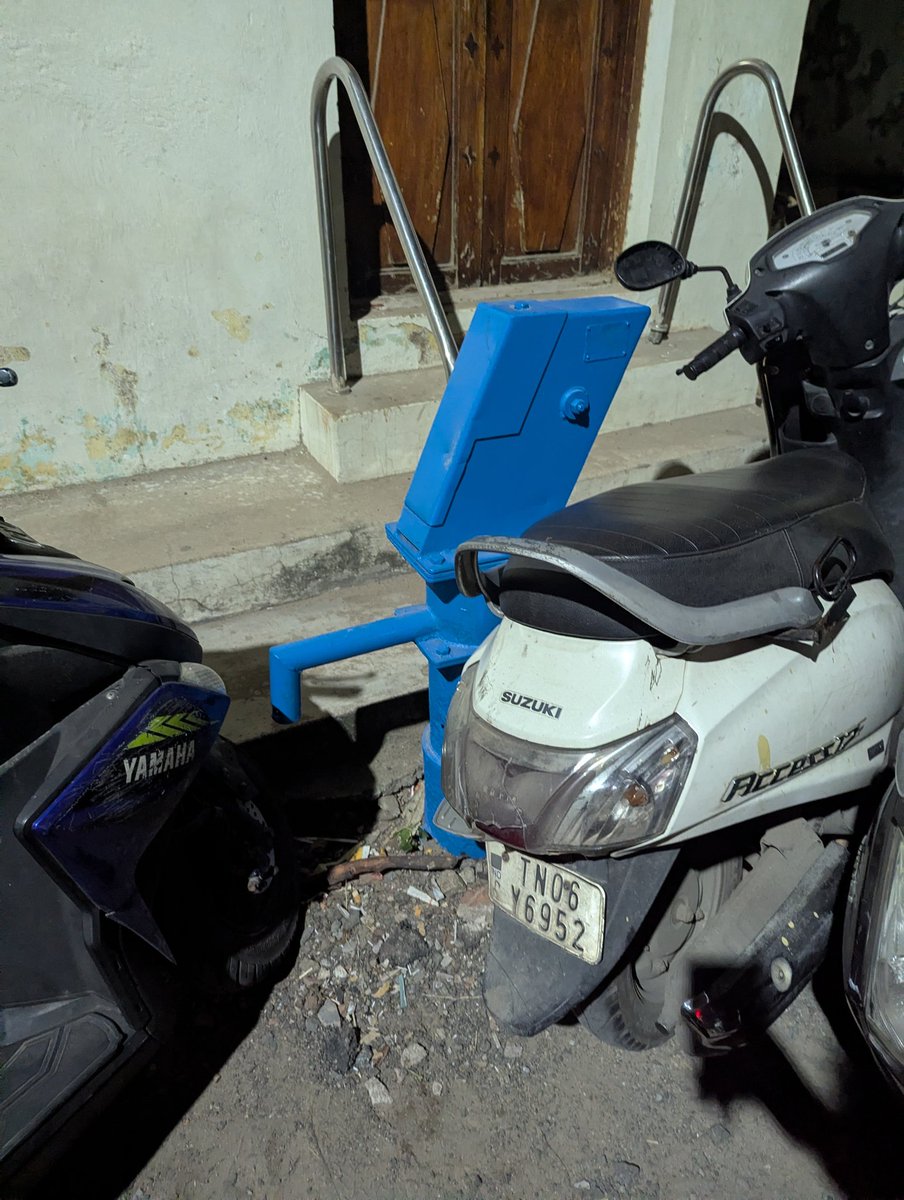 ஆயில் மொங்கர் தெரு ராயப்பேட்டை சென்னை இது pump எடுத்தால் பைக் parking sulabam🙄அஹ் இருக்கும் சார் <a href="/CHN_Metro_Water/">Chennai Metro Water</a>  <a href="/kgbias/">KGB</a> <a href="/KN_NEHRU/">K.N.NEHRU</a> <a href="/CMOTamilnadu/">CMOTamilNadu</a> <a href="/chennaicorp/">Greater Chennai Corporation</a>