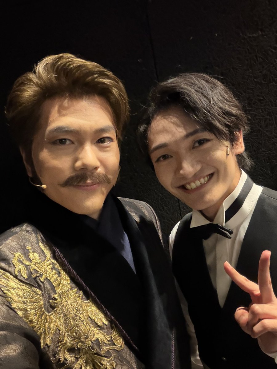 V_T_Sato's tweet image. ミュージカル
「エリザベート」
福岡公演

本日マチネお越し下さいました皆様
ありがとうございました！

公演残り少なくなってきましたね！
今日はお二人ご紹介♪

重臣で市長役もされている
横沢健司さん
いるだけで安心するその存在感
温かな眼差しにいつも
優しさをいただいています♪

そして