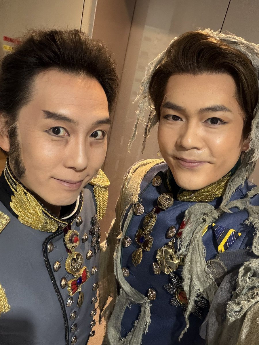 V_T_Sato's tweet image. ミュージカル
「エリザベート」
福岡公演

本日マチネお越し下さいました皆様
ありがとうございました！

公演残り少なくなってきましたね！
今日はお二人ご紹介♪

重臣で市長役もされている
横沢健司さん
いるだけで安心するその存在感
温かな眼差しにいつも
優しさをいただいています♪

そして